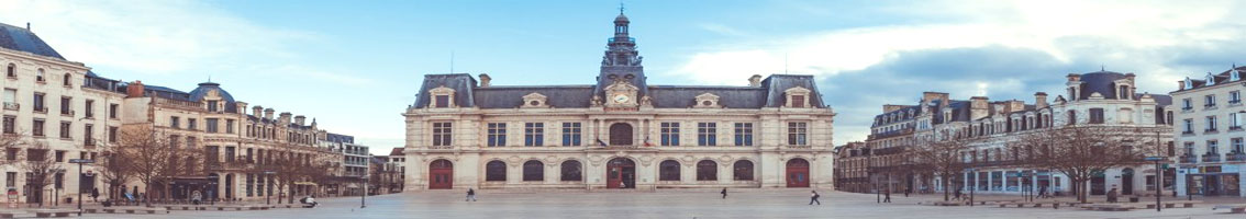 Panorama de place de l’hôtel de ville de Poitiers